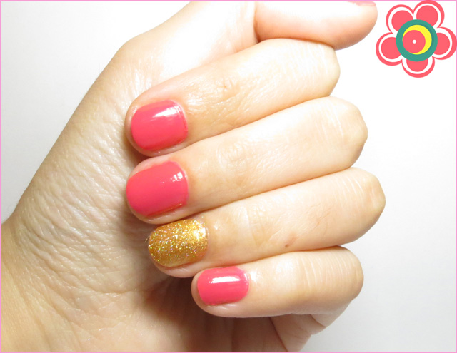 esmalte: filha única coral e dourada unha